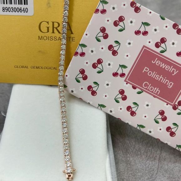 Round brilliant 3 mm tennis bracelet  for women’s is dazzling sparkling stones - Picture 5 of 9